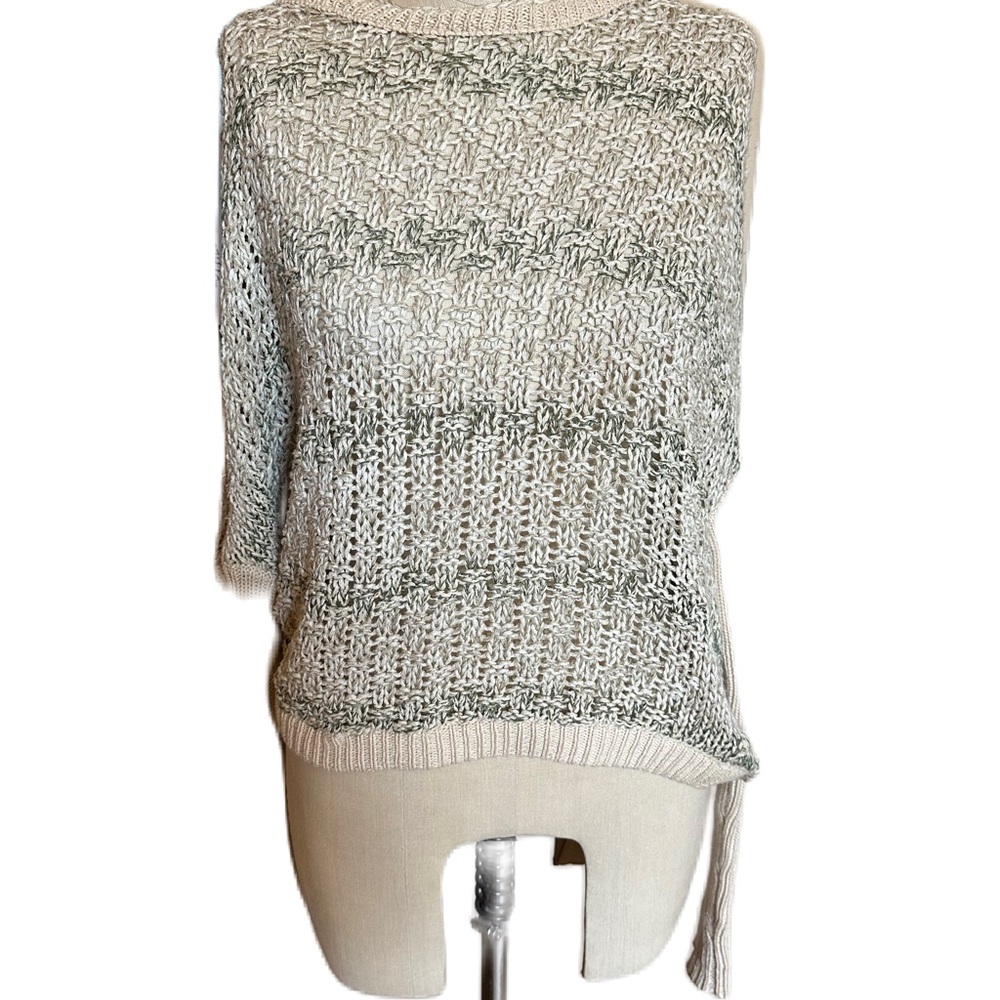 Free People loose knit sweater. Size medium